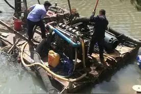 陵水市民举报香水湾附近有人“偷砂” 联防队现场处置图片