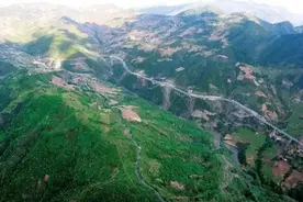 春节自驾走一趟中国最火跨境高速公路图片