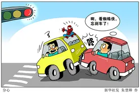 交警提示：在车上贴挂卡通玩偶存在安全隐患图片