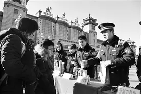 北京火车站春运实施全覆盖式安检 折叠刀等查获最多图片