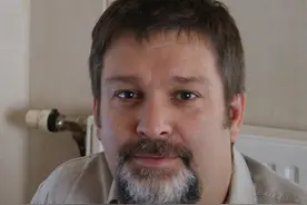 光头党、电子乐、前沿亚文化：欧洲极右翼的“反抗运动”图片