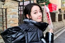 校服杀！迪丽热巴带火上戏校服！刘昊然杨紫穿校服潮范十足！图片