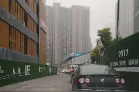 行车道划停车位，交警办好事却惹来非议图片