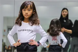 重庆这个8岁“小超模”即将登上纽约时装周走秀图片