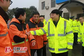 谢立新督导岳阳高速公路抗冰保畅工作图片