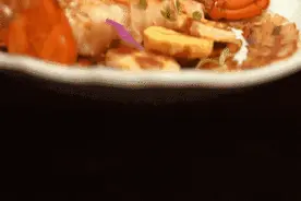 是时候在年夜饭上展现你跟名厨一样的手艺了！视频封面