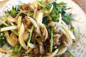 油滋啦（也叫油渣）的两种吃法-东北老齐手把手教程，一看就会！视频封面