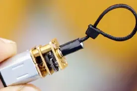 老外发明全自动泡泡机，人工操作完全省去，这样的发明头一次见