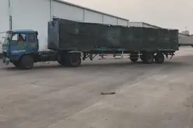 开半挂的女司机又多霸气？看看她是如何倒车入库的就知道了！视频封面