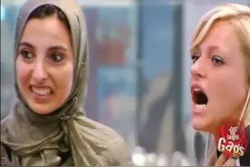 小伙拉链被卡住，美女好心过来帮忙，接下来的一幕让美女懵了视频封面