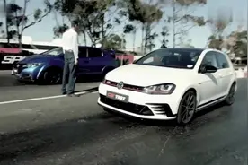 直线加速本田思域Type R VS 高尔夫GTI，谁才是钢炮之王？视频封面
