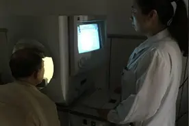 济南市二院开展单眼视力障碍人士申领驾照的眼科特殊检查图片