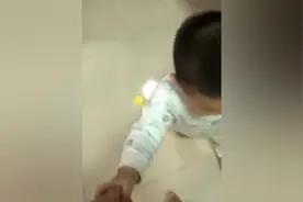当爹的怕儿子打扰他玩游戏，放了个儿子最怕的猪在门口守门视频封面