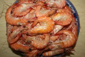 工厂收死虾做虾仁 医生称死虾易变质或导致肠胃炎图片