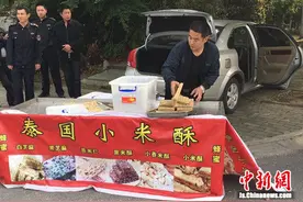 轿车改装摆摊 “后备箱”族群给城市管理出难题图片