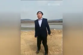 本山大师的弟子好有才啊 霍云龙的舞跳的真心不错。
