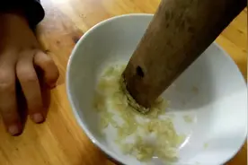 大蒜有这么神奇功效！风湿病、颈椎病都管用，我今天是受益了视频封面