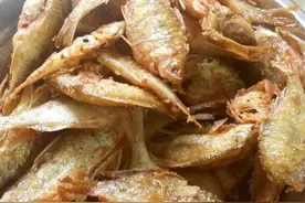 油炸小鱼图片
