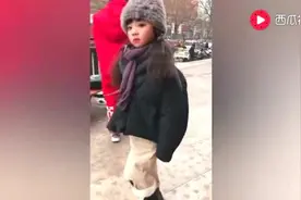 我说女儿，你走路为什么那么霸气呢，你可是女生啊