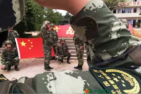 边防部队卡点换防 佩戴新式臂章开展缉毒行动图片