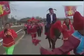 山西长治农村结婚迎亲风俗，扭秧歌 抬花轿这样的迎亲场面真热闹视频封面