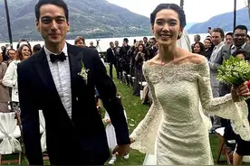 这或许是2016最美好的一对新人：日本超模冈本多绪 (Tao Okamoto) 和主编男友Tenzin Wild低调完婚！图片