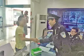 “洋父母”携养子来温寻恩人 感谢民警13年前救助图片