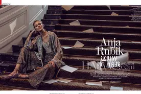 《Vogue服饰与美容》2月刊携手陈漫开启春夏新潮流，顶级超模Sasha Pivovarova与Anja Rubik演绎双重精彩图片