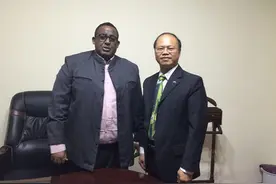 驻索马里大使韦宏添会见舍马克总理图片