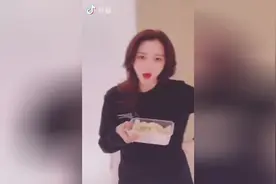 有哪些明星在玩抖音呢？戳进来，看看明星们是怎么玩抖音的