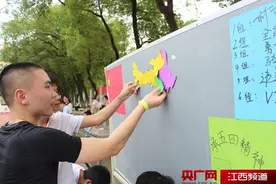 30省青年自制地图拼接抒爱国情图片