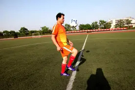 周道华3次打破颠球世界纪录图片