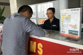 石家庄机场派驻邮政服务 解决旅客违禁物寄送问题图片