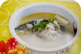 月子餐之萝卜丝炖鲫鱼图片