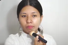 越南妹纸相亲被嫌丑，化妆变气质女神，遭到中国小伙追求视频封面