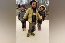全网最火爆的俄罗斯神曲《3AR》，这小朋友是我见过俄舞跳最好的