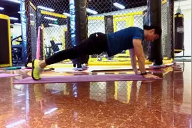 徒手肱三头肌训练视频封面