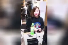 请问你们店里有没有娃哈哈哈哈哈······矿泉水