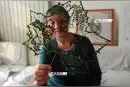 小树叶呈现大世界 济南六旬老人十余年雕刻上千叶雕作品图片