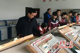 汉寿2016年首批国家职业技能鉴定在职专进行 教育培训图片