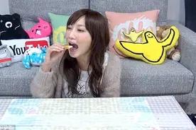 日本大胃王最新挑战 6分钟吃100片面包图片