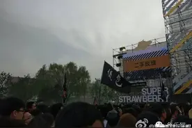草莓音乐节告诉你什么叫做荒野求生图片