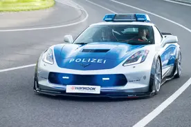 警车也爱改装 看看拉风的德国改装克尔维特警车图片