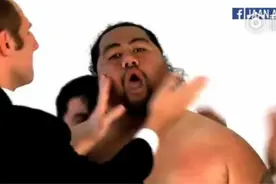 拿胖子演奏的几个艺术家，最后一个耳光让整场表演亮了！图片