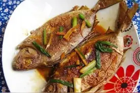 香焖泥猛鱼肉质鲜嫩，就连鱼皮都是酥香的，超级下饭！图片