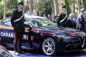 高性能警车不只迪拜有！意大利收获510匹马力警车图片
