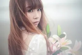 晚上哥哥屋里动静太大，还不服爸妈管教，我一招就让那女人离开！图片