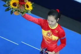 体操史上著名的“程菲跳”，也是中国第一个女跳马世界冠军图片
