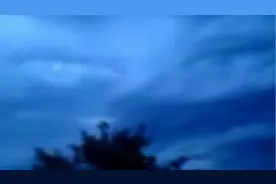 天空出现一双眼睛，你绝对没看过的奇观视频封面