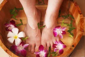 科学治疗脚气，泡脚效果显著图片